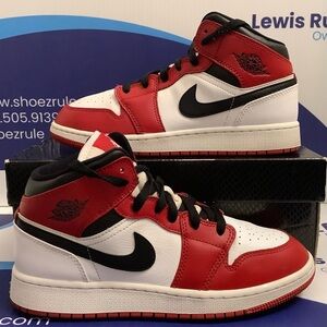 Air Jordan 1 Mid Chicago Kids Size 6y